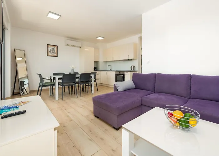 Gorgeous In With Wifi *